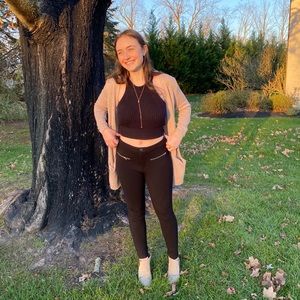 Meet your Posher, Caylee
